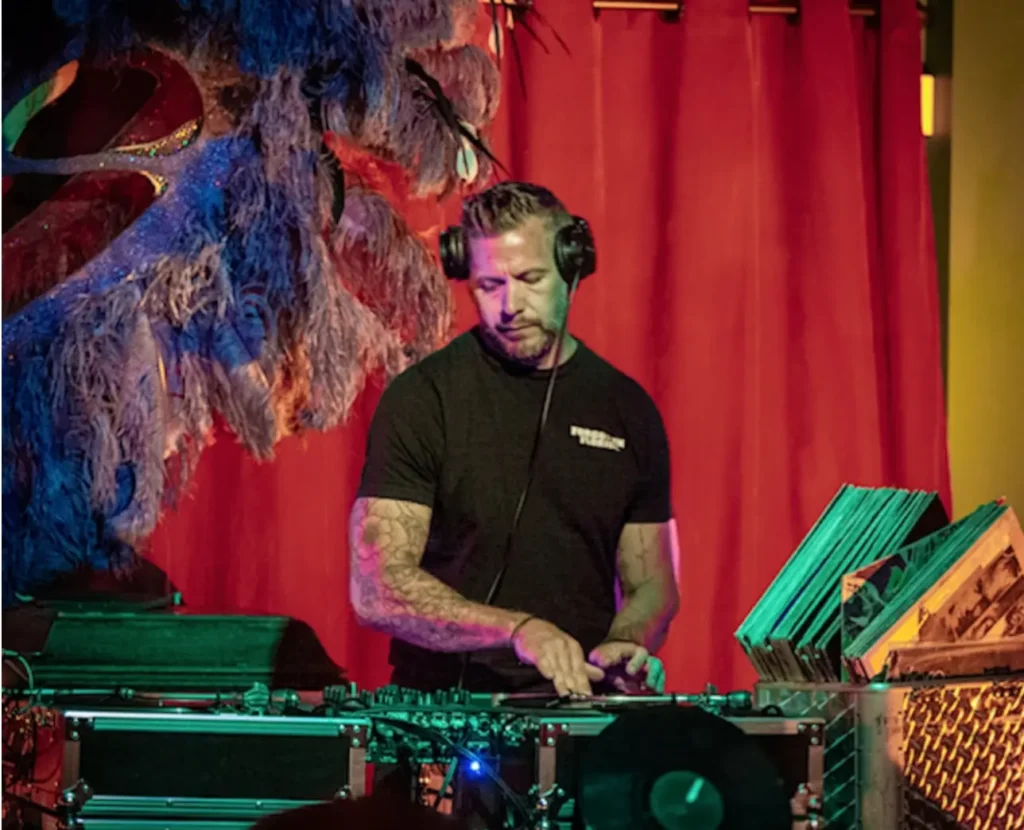 Throwbacks Night with DJ Kent Lawlor, nightlife pompano beach, pomano events at the revelry